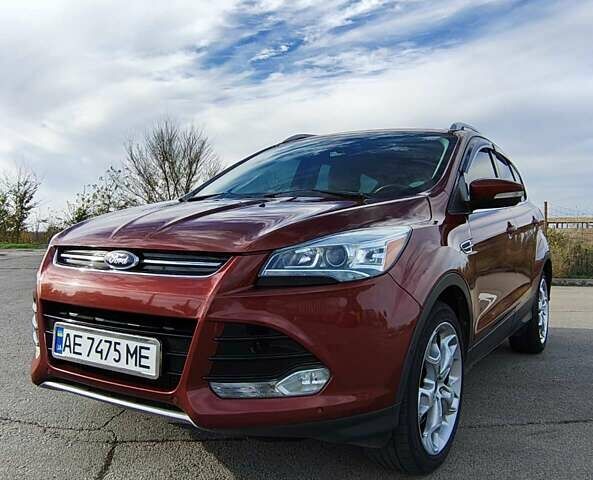 Красный Форд Эскейп, объемом двигателя 2 л и пробегом 159 тыс. км за 14950 $, фото 1 на Automoto.ua