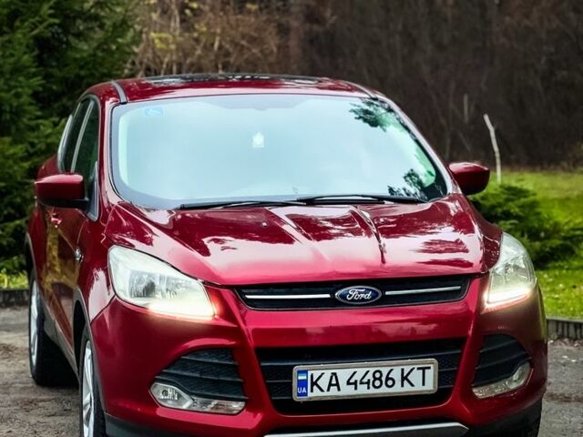 Красный Форд Эскейп, объемом двигателя 2 л и пробегом 160 тыс. км за 11250 $, фото 1 на Automoto.ua