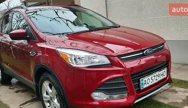 Красный Форд Эскейп, объемом двигателя 2 л и пробегом 93 тыс. км за 11300 $, фото 1 на Automoto.ua