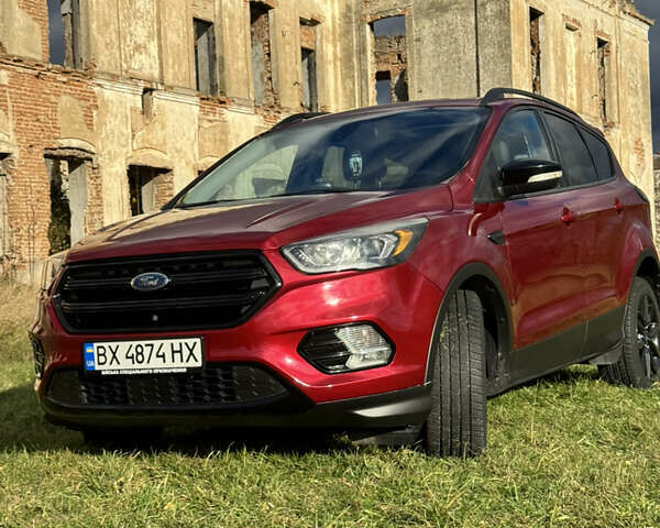 Форд Ескейп 2016 у Нетешине на Automoto.ua Червоний Форд Ескейп, об'ємом двигуна 2 л та пробігом 111 тис. км за 14700 $, фото 1 на Automoto.ua