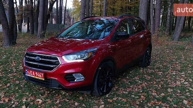 Красный Форд Эскейп, объемом двигателя 2 л и пробегом 153 тыс. км за 12300 $, фото 1 на Automoto.ua