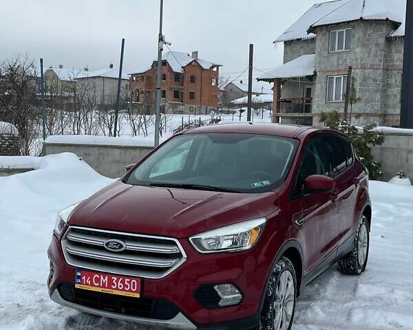 Красный Форд Эскейп, объемом двигателя 2 л и пробегом 241 тыс. км за 10499 $, фото 1 на Automoto.ua
