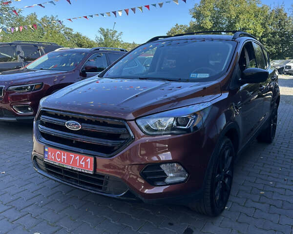 Форд Эскейп 2018 в Черновцах на Automoto.ua Красный Форд Эскейп, объемом двигателя 1.5 л и пробегом 130 тыс. км за 12900 $, фото 1 на Automoto.ua
