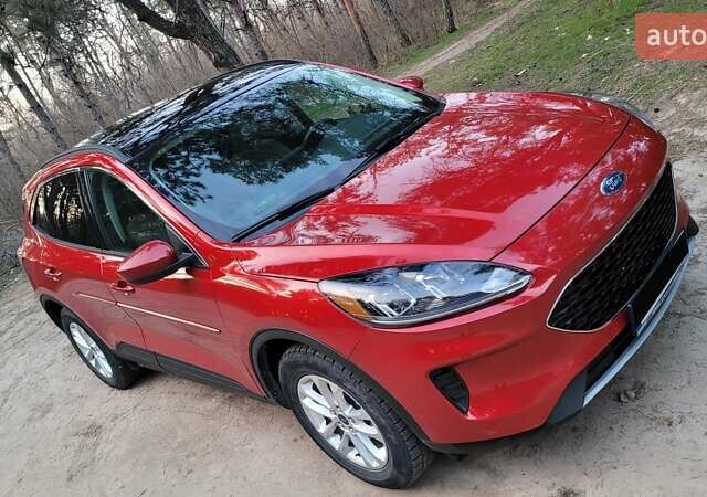Червоний Форд Ескейп, об'ємом двигуна 1.5 л та пробігом 33 тис. км за 18000 $, фото 1 на Automoto.ua