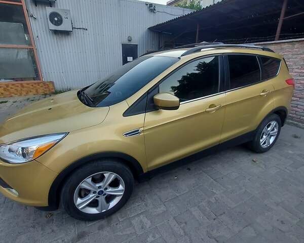 Желтый Форд Эскейп, объемом двигателя 2 л и пробегом 178 тыс. км за 9500 $, фото 1 на Automoto.ua