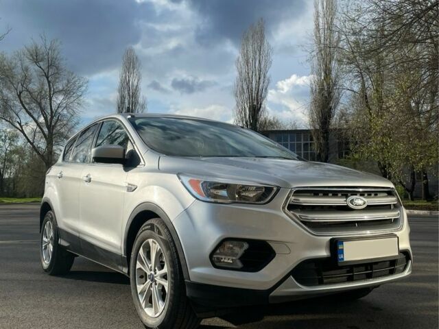 Сірий Форд Ескейп, об'ємом двигуна 2 л та пробігом 108 тис. км за 11000 $, фото 1 на Automoto.ua