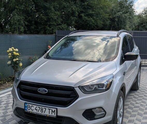 Сірий Форд Ескейп, об'ємом двигуна 1.5 л та пробігом 96 тис. км за 13831 $, фото 1 на Automoto.ua