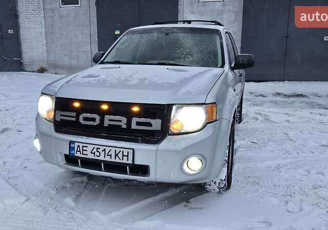 Сірий Форд Ескейп, об'ємом двигуна 2.5 л та пробігом 330 тис. км за 8800 $, фото 1 на Automoto.ua