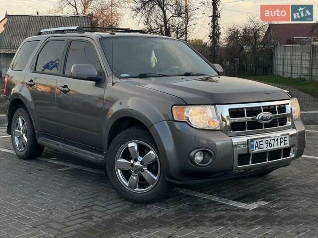Серый Форд Эскейп, объемом двигателя 3 л и пробегом 208 тыс. км за 8700 $, фото 1 на Automoto.ua