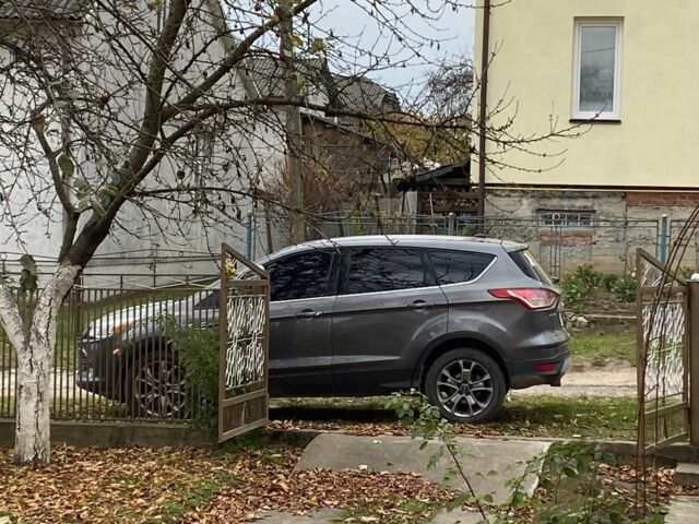 Серый Форд Эскейп, объемом двигателя 0 л и пробегом 240 тыс. км за 11000 $, фото 1 на Automoto.ua