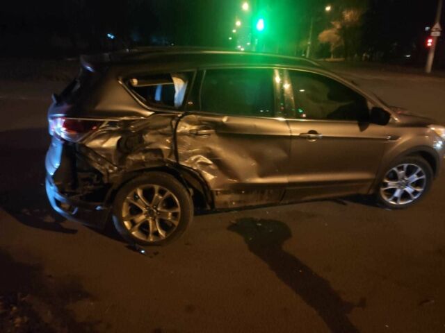 Серый Форд Эскейп, объемом двигателя 2 л и пробегом 210 тыс. км за 4500 $, фото 1 на Automoto.ua