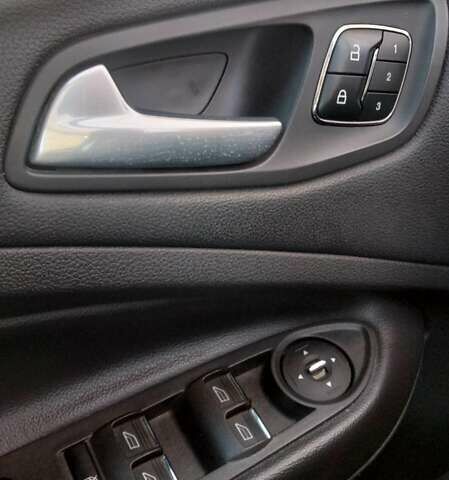 Серый Форд Эскейп, объемом двигателя 2 л и пробегом 232 тыс. км за 11500 $, фото 1 на Automoto.ua