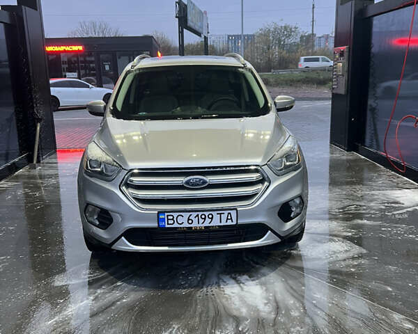 Серый Форд Эскейп, объемом двигателя 2 л и пробегом 113 тыс. км за 16500 $, фото 1 на Automoto.ua