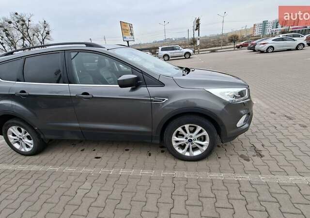 Серый Форд Эскейп, объемом двигателя 2 л и пробегом 236 тыс. км за 12850 $, фото 1 на Automoto.ua
