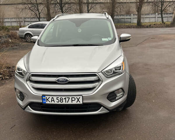 Серый Форд Эскейп, объемом двигателя 0 л и пробегом 140 тыс. км за 13300 $, фото 1 на Automoto.ua
