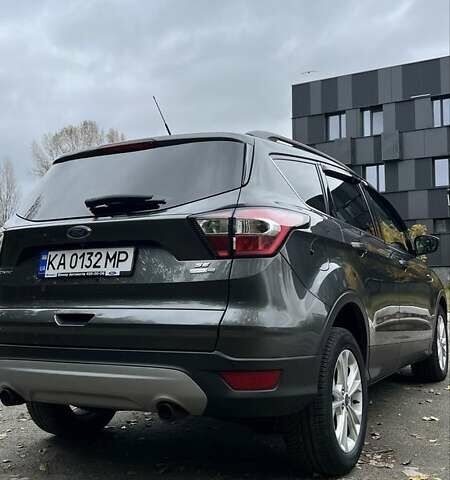 Сірий Форд Ескейп, об'ємом двигуна 2 л та пробігом 220 тис. км за 12700 $, фото 1 на Automoto.ua
