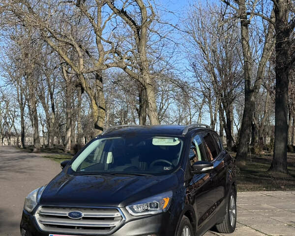 Серый Форд Эскейп, объемом двигателя 2 л и пробегом 249 тыс. км за 13500 $, фото 1 на Automoto.ua