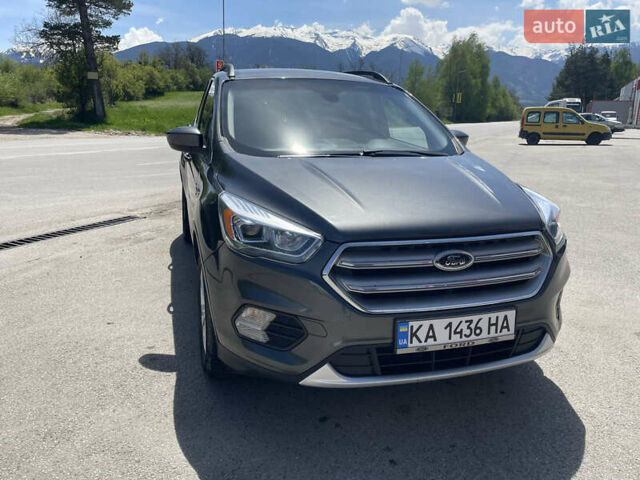 Серый Форд Эскейп, объемом двигателя 2 л и пробегом 154 тыс. км за 13400 $, фото 1 на Automoto.ua