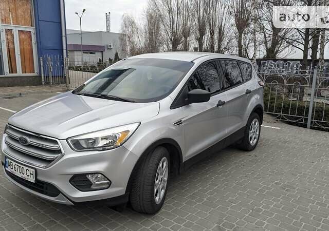 Серый Форд Эскейп, объемом двигателя 2.5 л и пробегом 200 тыс. км за 13100 $, фото 1 на Automoto.ua