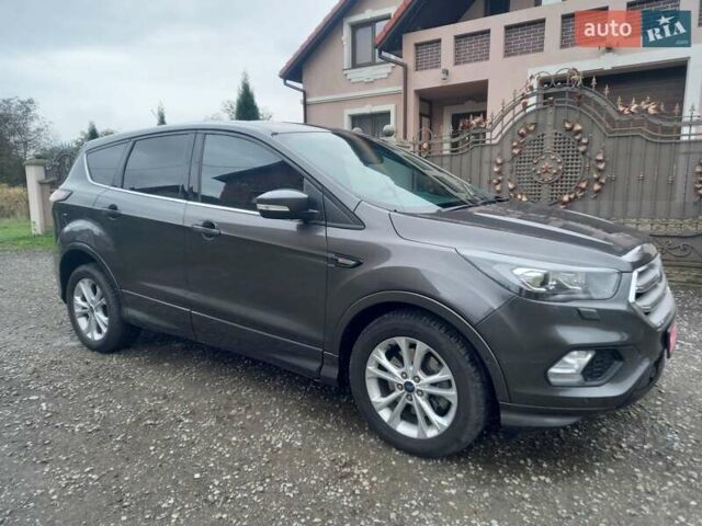 Серый Форд Эскейп, объемом двигателя 2 л и пробегом 136 тыс. км за 10900 $, фото 1 на Automoto.ua
