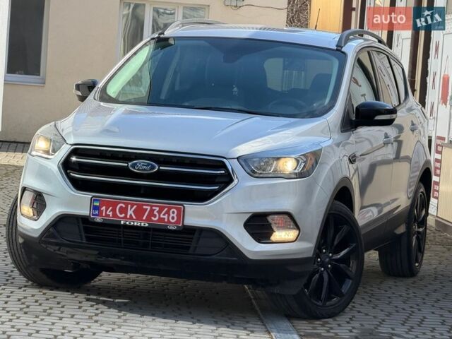 Серый Форд Эскейп, объемом двигателя 2 л и пробегом 155 тыс. км за 13550 $, фото 1 на Automoto.ua
