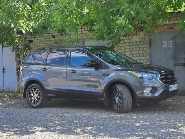 Серый Форд Эскейп, объемом двигателя 1.5 л и пробегом 76 тыс. км за 13535 $, фото 1 на Automoto.ua