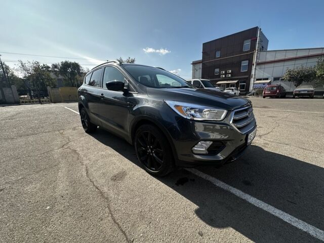 Серый Форд Эскейп, объемом двигателя 1.5 л и пробегом 135 тыс. км за 14200 $, фото 1 на Automoto.ua