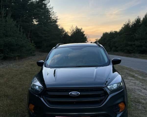 Форд Эскейп 2017 в Кременчуге на Automoto.ua Серый Форд Эскейп, объемом двигателя 2.5 л и пробегом 132 тыс. км за 12900 $, фото 1 на Automoto.ua