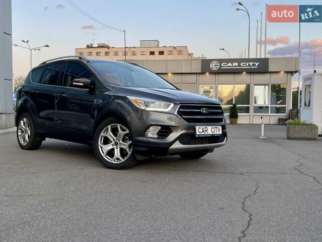 Сірий Форд Ескейп, об'ємом двигуна 2 л та пробігом 111 тис. км за 15999 $, фото 1 на Automoto.ua