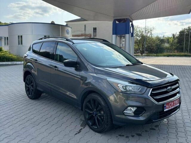 Серый Форд Эскейп, объемом двигателя 1.5 л и пробегом 180 тыс. км за 12999 $, фото 1 на Automoto.ua