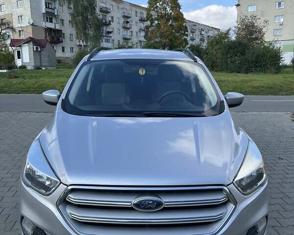 Серый Форд Эскейп, объемом двигателя 2 л и пробегом 231 тыс. км за 12100 $, фото 1 на Automoto.ua