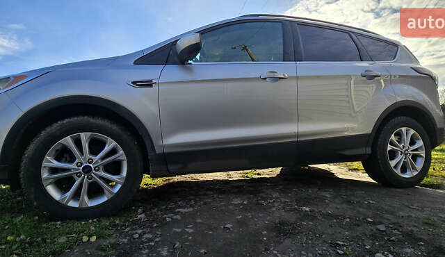 Сірий Форд Ескейп, об'ємом двигуна 1.5 л та пробігом 157 тис. км за 11300 $, фото 1 на Automoto.ua