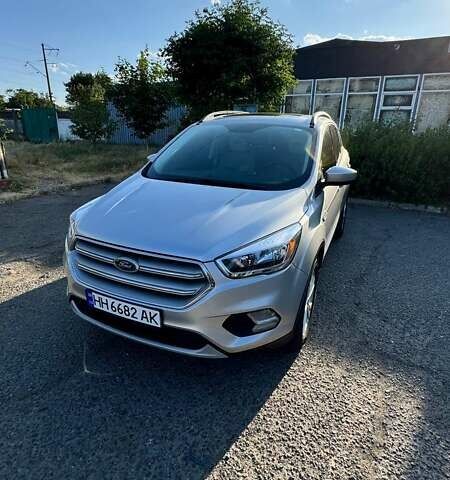 Серый Форд Эскейп, объемом двигателя 1.5 л и пробегом 122 тыс. км за 13900 $, фото 1 на Automoto.ua