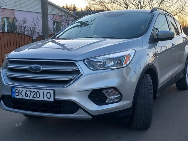 Серый Форд Эскейп, объемом двигателя 1.5 л и пробегом 68 тыс. км за 12000 $, фото 1 на Automoto.ua