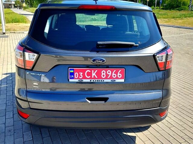 Серый Форд Эскейп, объемом двигателя 2.5 л и пробегом 229 тыс. км за 12400 $, фото 1 на Automoto.ua