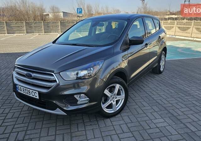 Форд Эскейп 2018 в Запорожье на Automoto.ua Серый Форд Эскейп, объемом двигателя 2.5 л и пробегом 82 тыс. км за 13100 $, фото 1 на Automoto.ua