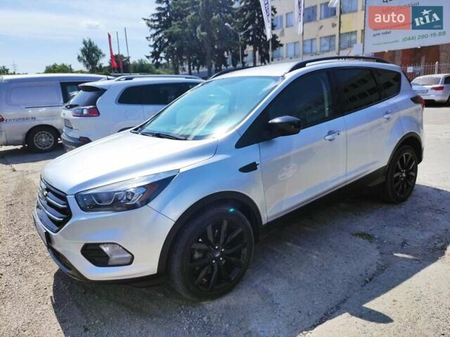 Сірий Форд Ескейп, об'ємом двигуна 1.5 л та пробігом 75 тис. км за 12850 $, фото 1 на Automoto.ua