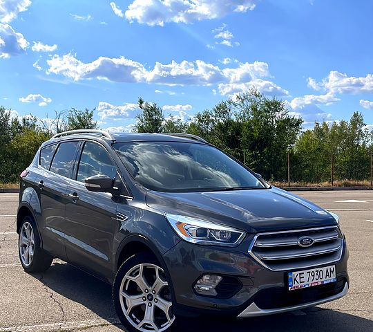 Серый Форд Эскейп, объемом двигателя 2 л и пробегом 154 тыс. км за 18700 $, фото 1 на Automoto.ua