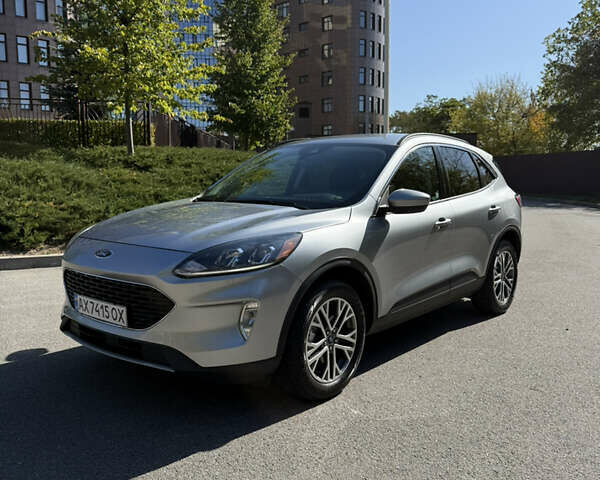 Сірий Форд Ескейп, об'ємом двигуна 1.5 л та пробігом 101 тис. км за 19200 $, фото 1 на Automoto.ua