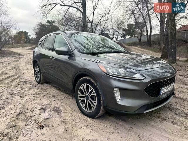 Серый Форд Эскейп, объемом двигателя 2.5 л и пробегом 215 тыс. км за 21000 $, фото 1 на Automoto.ua