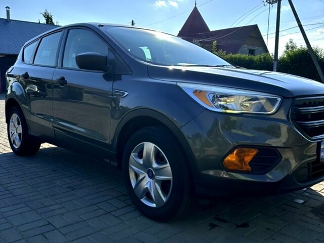 Серый Форд Эскейп, объемом двигателя 2.5 л и пробегом 306 тыс. км за 9500 $, фото 1 на Automoto.ua