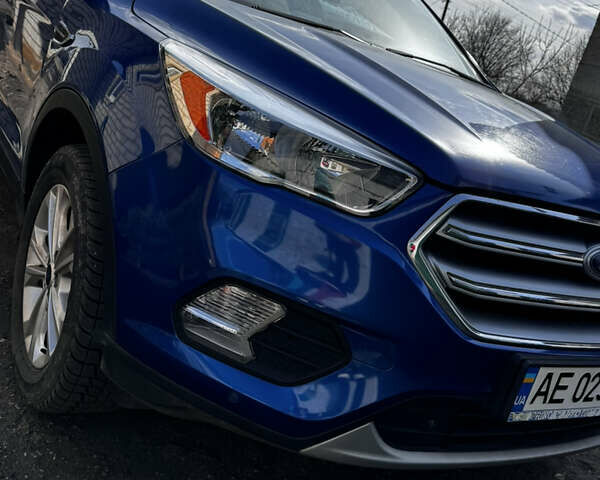 Синий Форд Эскейп, объемом двигателя 1.5 л и пробегом 124 тыс. км за 13000 $, фото 1 на Automoto.ua