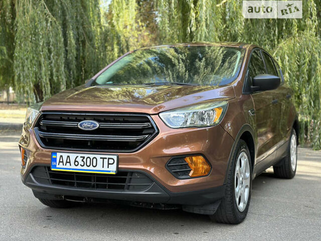 Форд Эскейп 2016 в Киеве на Automoto.ua Оранжевый Форд Эскейп, объемом двигателя 2.49 л и пробегом 180 тыс. км за 13555 $, фото 1 на Automoto.ua