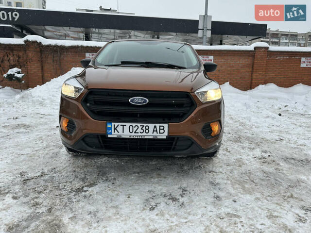 Оранжевый Форд Эскейп, объемом двигателя 2.49 л и пробегом 125 тыс. км за 14200 $, фото 1 на Automoto.ua