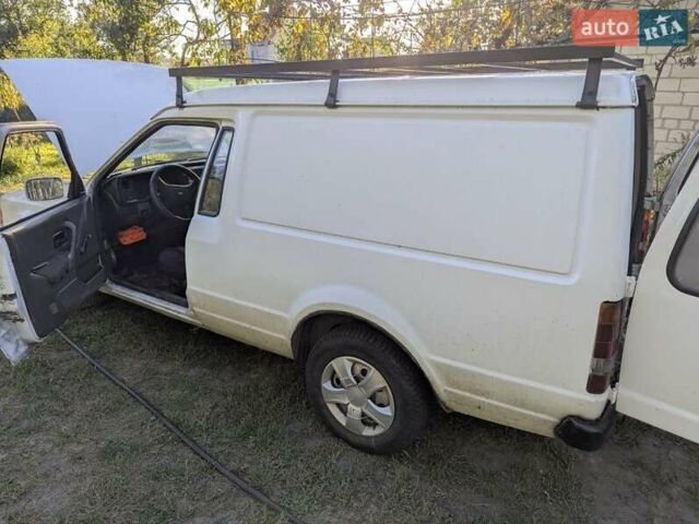 Белый Форд Escort Express, объемом двигателя 2 л и пробегом 300 тыс. км за 1500 $, фото 1 на Automoto.ua