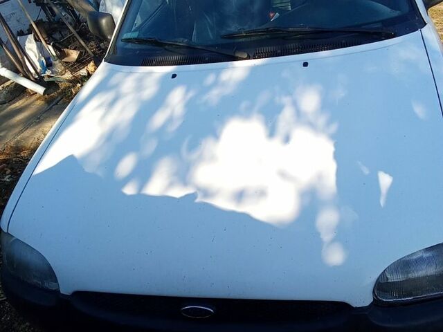 Белый Форд Эскорт, объемом двигателя 1.8 л и пробегом 300 тыс. км за 1300 $, фото 1 на Automoto.ua