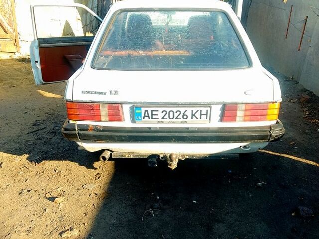 Білий Форд Ескорт, об'ємом двигуна 1.3 л та пробігом 0 тис. км за 800 $, фото 1 на Automoto.ua