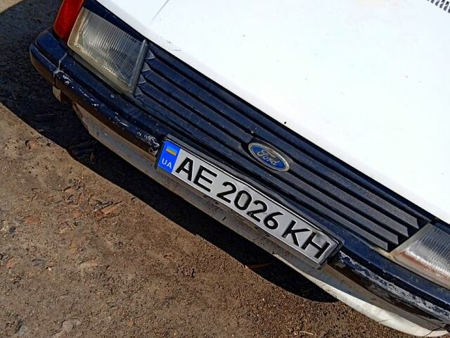 Белый Форд Эскорт, объемом двигателя 1.3 л и пробегом 60 тыс. км за 600 $, фото 1 на Automoto.ua