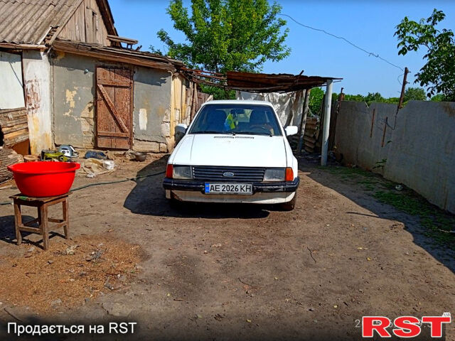 Белый Форд Эскорт, объемом двигателя 1.3 л и пробегом 0 тыс. км за 1000 $, фото 1 на Automoto.ua