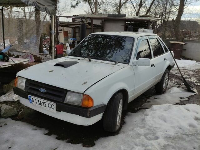 Білий Форд Ескорт, об'ємом двигуна 0 л та пробігом 100 тис. км за 526 $, фото 1 на Automoto.ua